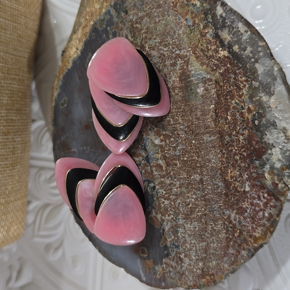 Western Germany Vintage Pink & Black Clip-on Triangular Shape Lucite Earrings - Picture 7 of 8